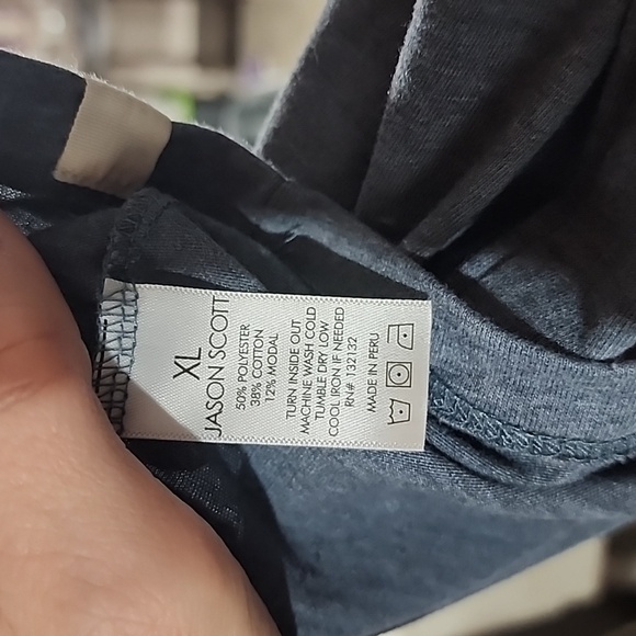 Jason Scott Staple V-neck Short Sleeve t-shirt - Picture 5 of 5